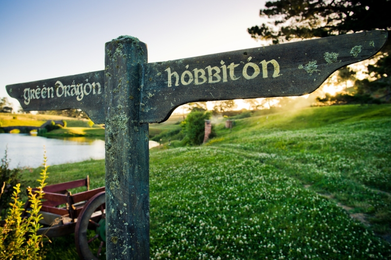Vanuit Auckland: halve dag Hobbiton filmset met rondleidingVanuit Auckland: daguitstap Hobbiton Movie Set Premium