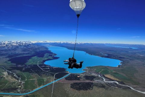 From Queenstown: Mount Cook Skydive & Tour