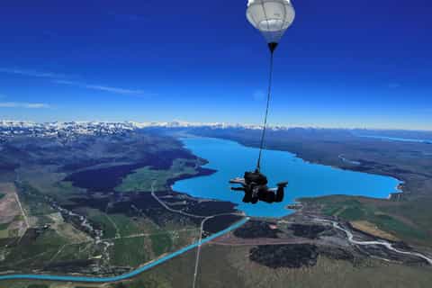 From Queenstown: Mount Cook Skydive & Tour