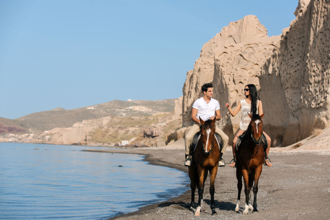 Santorin : équitation dans un paysage volcanique