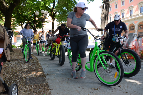 Florence : visite en petit groupe en vélo électrique avec la place MichelangeloFlorence en vélo électrique