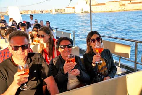 Venice: Sunset Boat Tour with Aperitif