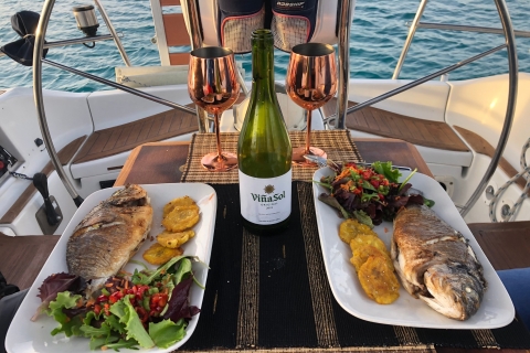 Alcudia: Paseo romántico en velero con cena para 2