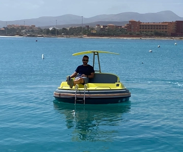 Caleta de Fuste: Electric Boat in Puerto Castillo