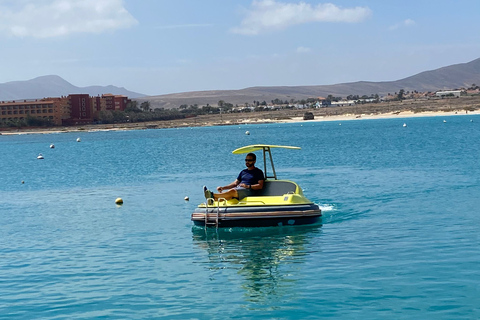 Caleta de Fuste: Elbåt i Puerto CastilloCaleta de Fuste: Elektrisk båt i Puerto Castillo