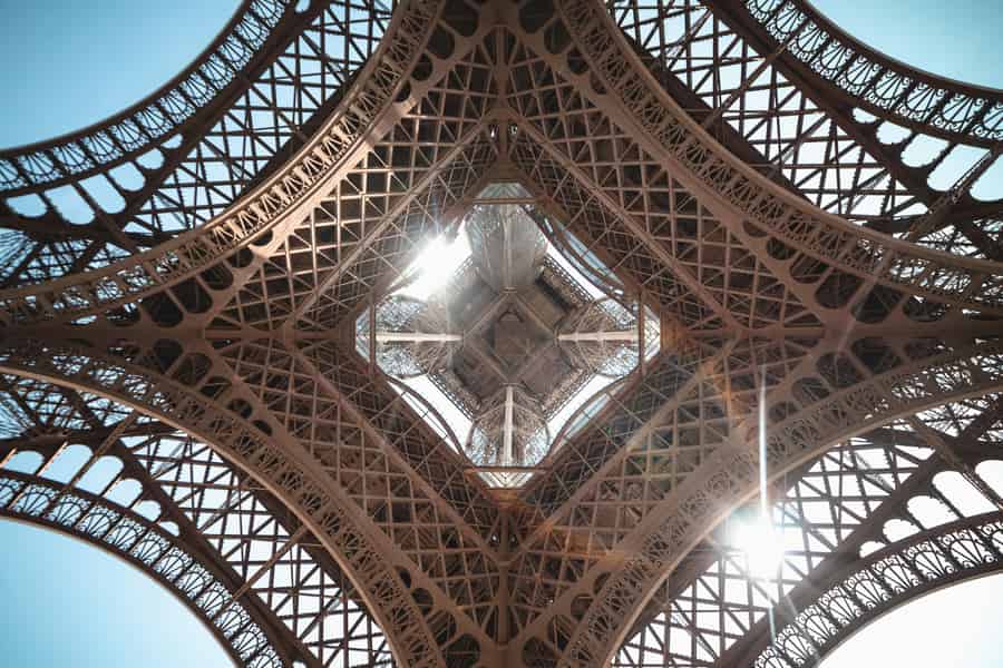 Paris: Eiffelturm Aufzug 2. Ebene und Zugang zum Gipfel. Foto: GetYourGuide