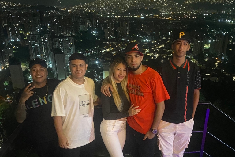 Visite nocturne de Medellín : Toits, fêtes locales et clubs technoMedellín : Visite exclusive de la vie nocturne : Les toits et les clubs