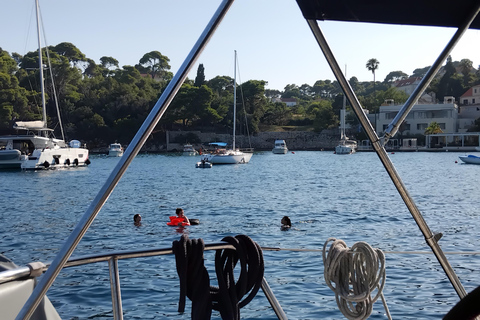 دوبروفنيك - جولة خاصة لمدة نصف يوم بالقارب الشراعي إلى جزر إلافيتي