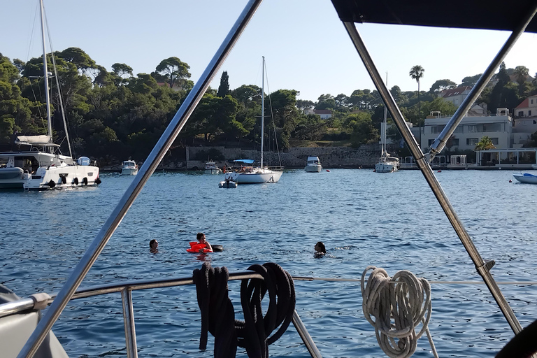 دوبروفنيك - جولة خاصة لمدة نصف يوم بالقارب الشراعي إلى جزر إلافيتي