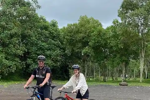 Galápagos, Ruta en E-Bike + tortugas Gigantes y Lava Tuneles