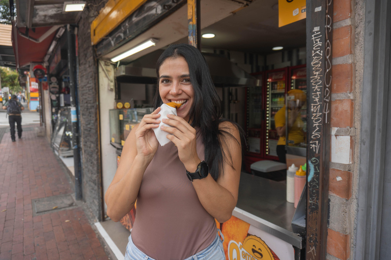 Medellín: Geführte Street Food Tour mit 10 VerkostungenMedellín: Geführte Street Food Tour mit Verkostungen