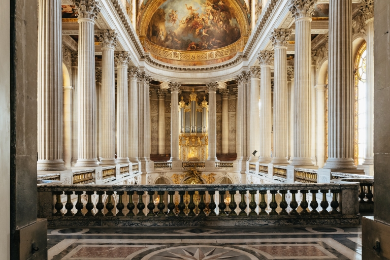 Versalles: tour guiado sin colas por palacio y jardinesTour en grupo en italiano