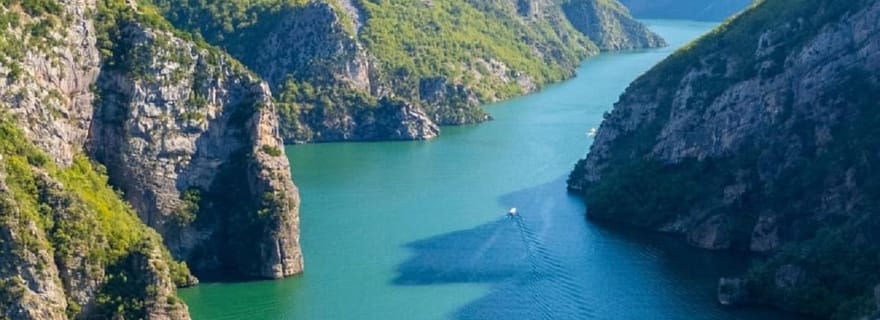 Koman : excursion en bateau du lac de Koman à Fierza