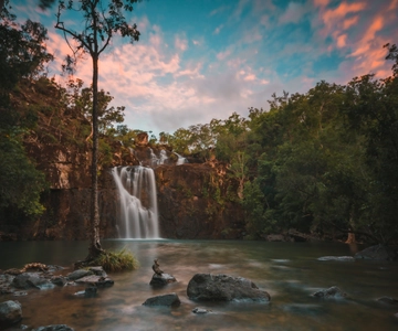 Airlie Beach: Cedar Creek Falls & Northerlies Beach Day Trip