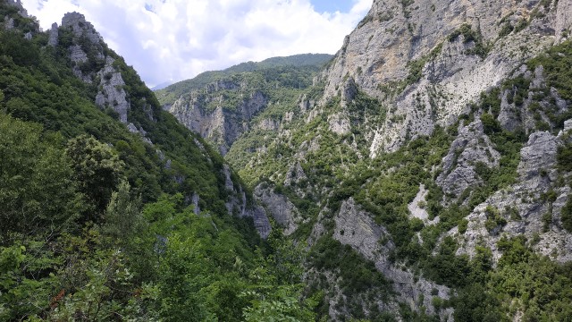 Visit Pieria Guided Hiking Tour in Enipeas Gorge of Mount Olympus in Makrygialos