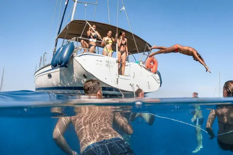 Maddalena Archipelago: Full-Day Sailboat Tour with Lunch