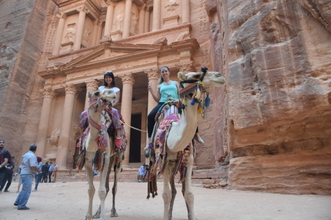 Desde Amman: Petra, Wadi Rum, viaje de 2 días al Mar Rojo y al Mar MuertoTienda de lujo