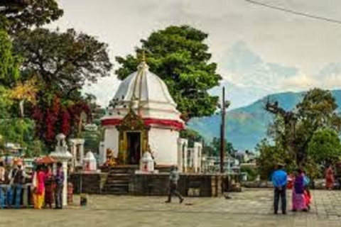 Entdecke das Pokhara-Tal: Höhlen, Museen und Tempel Tour