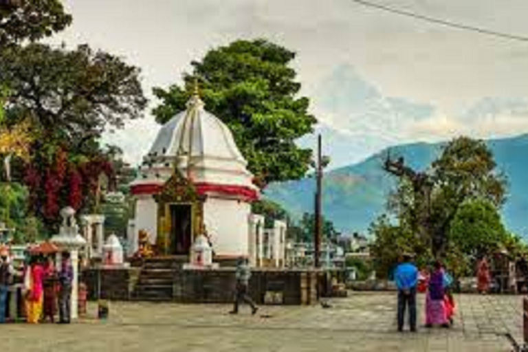 Entdecke das Pokhara-Tal: Höhlen, Museen und Tempel Tour