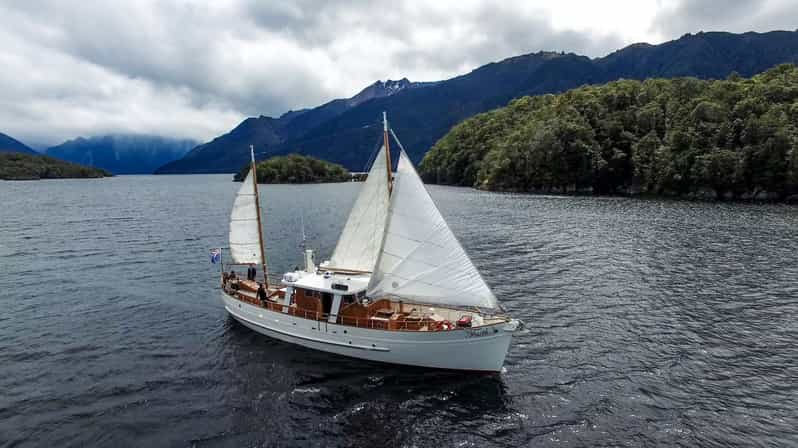 lord of the rings tour te anau