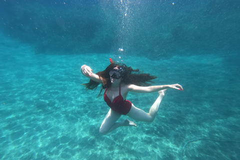 Santorini: Sea Caves Kayak Trip with Snorkeling and Picnic