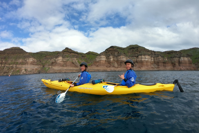Santorini: Sea Caves Kayak Trip with Snorkeling and Picnic