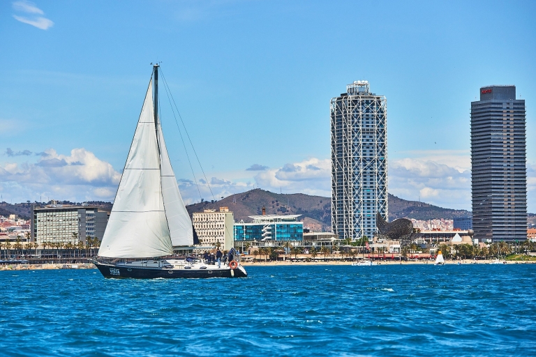 Barcelona: Excursión privada en veleroExcursión privada en velero de 2 horas (salida a las 15:00)