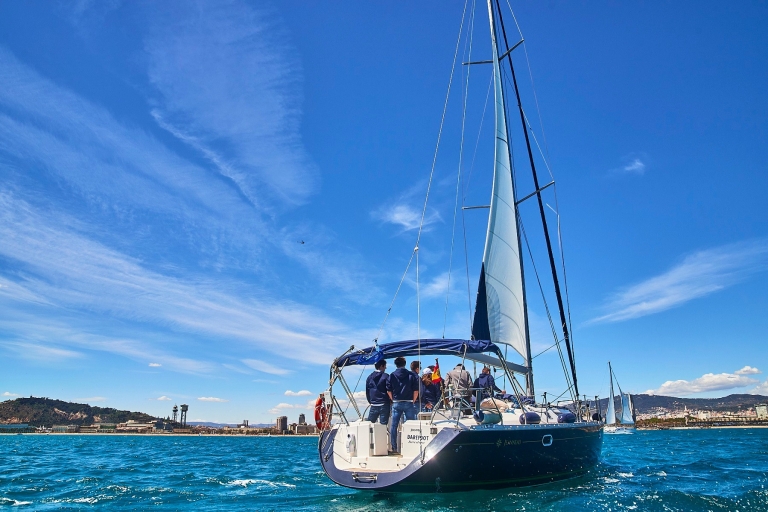Barcelona: Prywatna wycieczka żeglarskaPrywatna 2-godzinna wycieczka żeglarska (wylot o 15:00)