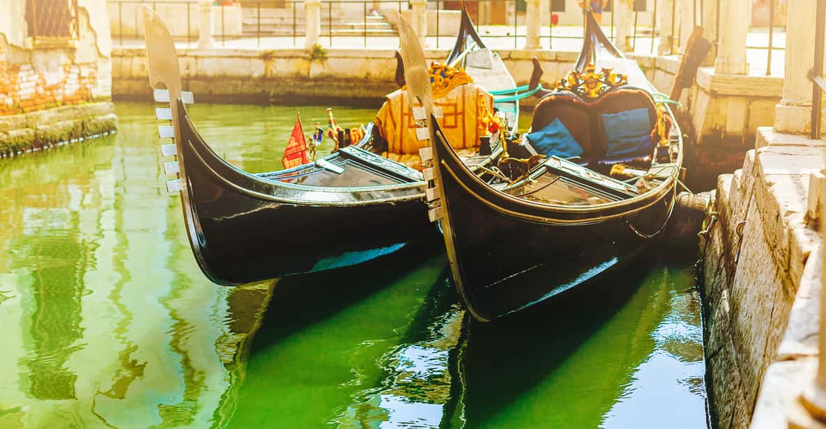 Venice: Small Group Shared Gondola Ride on the Grand Canal