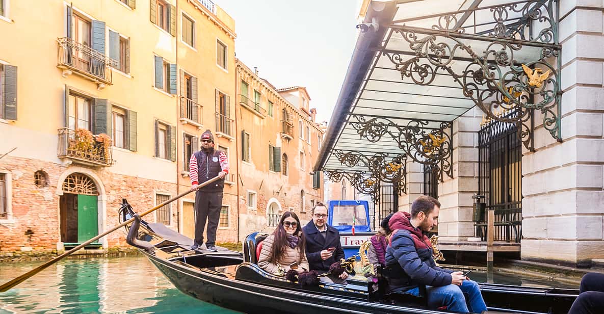Venecia: paseo en góndola compartido para grupos pequeños por el Gran Canal
