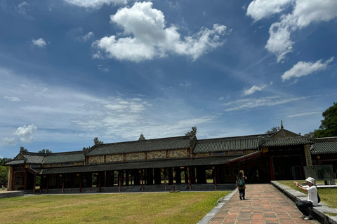 Desde Da Nang: Ciudad imperial de Hue con el paso o los túneles de Hai VanDesde Da Nang: Exploramos Hue Imperial con los túneles de Hai Van