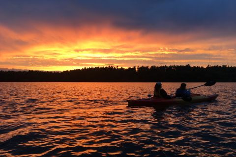 Sebago Lake: Guided Sunset Kayak Tour