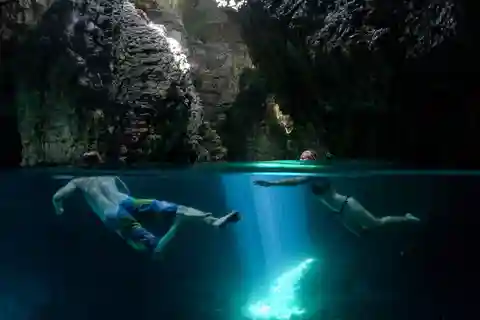 Cabo Kamenjak: Passeio de caiaque pelas cavernas do mar