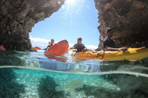 Premantura: tour in kayak della grotta marina