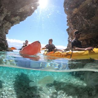 Premantura: tour in kayak della grotta marina