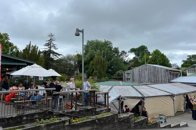 Vanuit Auckland: MATAKANA DORPSMARKT &amp; WIJN/BEELDHOUWKUNST TOUR