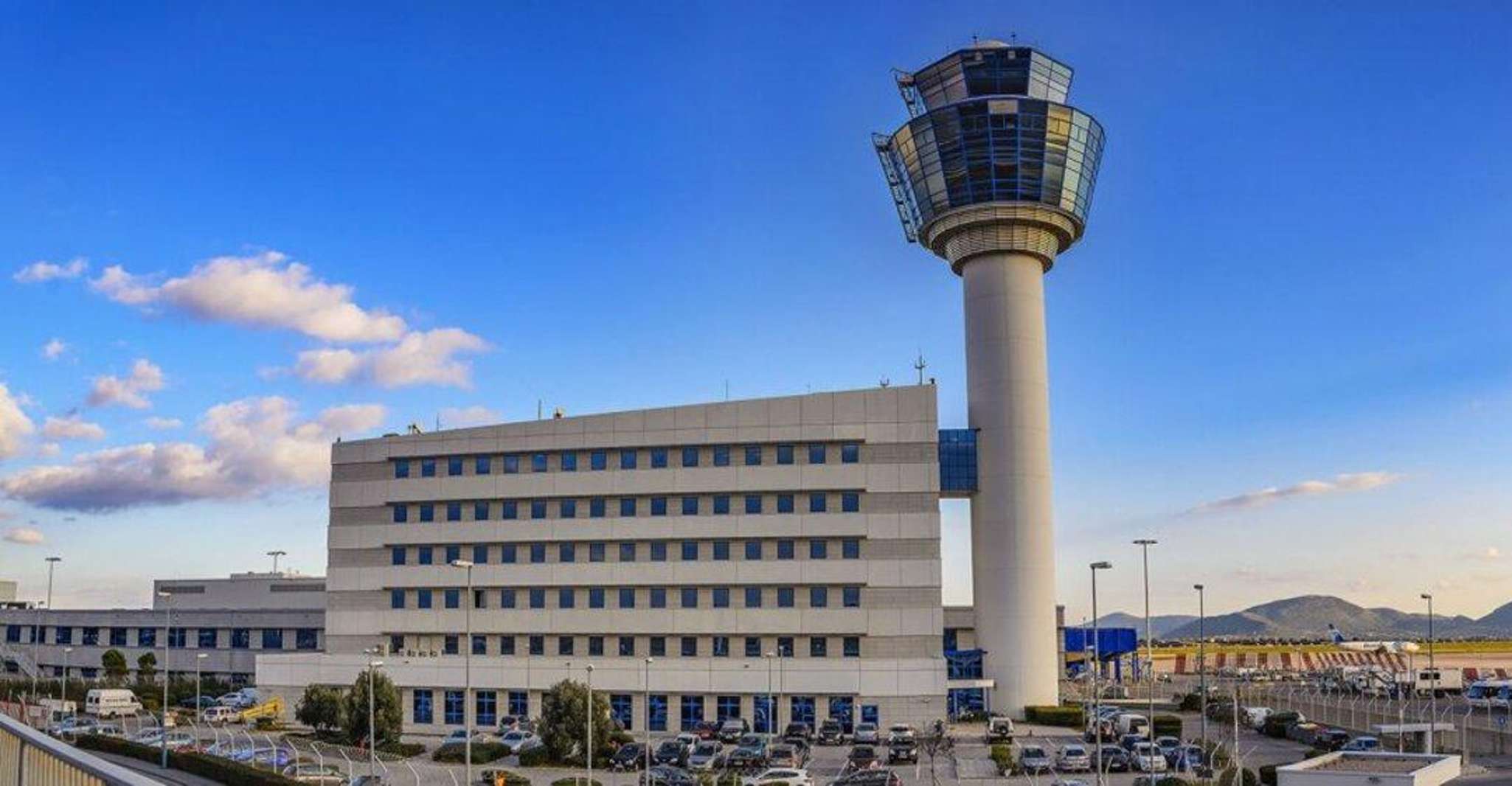 Volos a Aeroporto di Atene VIP Mercedes Minibus Privato - Hizvo