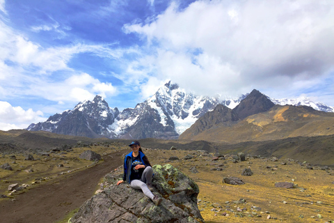 Ab Cusco: 7 Seen Ausangate mit Frühstück und MittagessenVon Cuzco aus: Ganztägiger Ausangate Trek