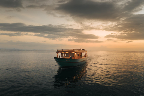 Day Trip To Komodo By Luxury Boat, Sunset & Flying Foxes
