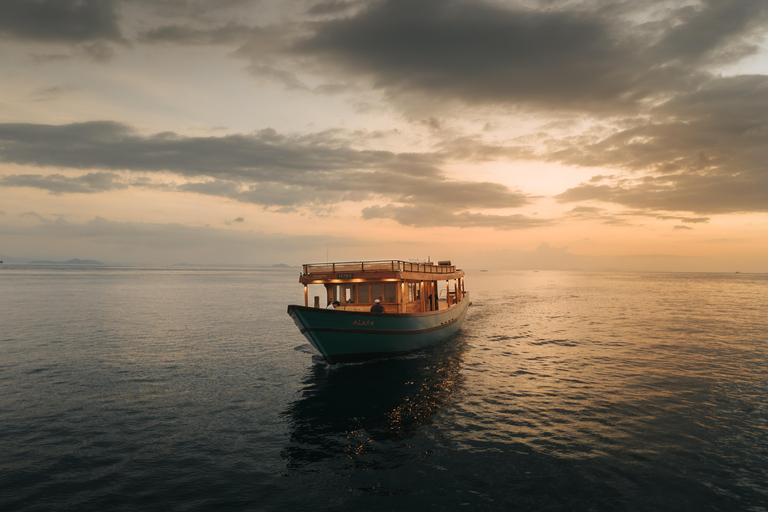 Day Trip To Komodo By Luxury Boat, Sunset & Flying Foxes