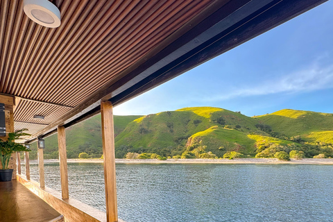 Labuan Bajo: Komodo Islands Tour with Luxury Open Deck Boat