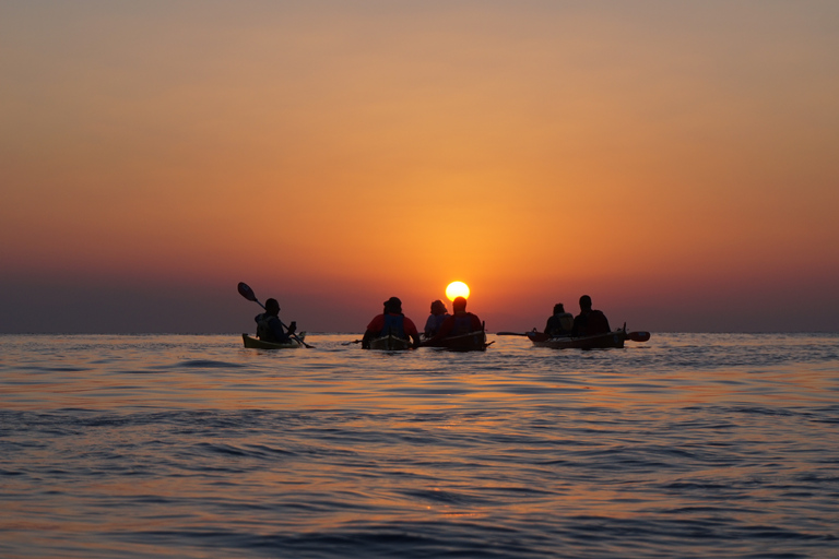 Faliraki: Experiência de caiaque no mar ao nascer do sol com café da manhãFaliraki: experiência de caiaque no nascer do sol com café da manhã