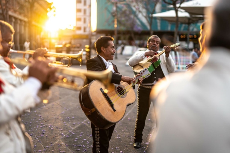 Ciudad de México: noche de lucha libre y música de mariachis