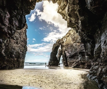 From Santiago: Lugo Ribadeo & Cathedrals Beach Full-Day Tour