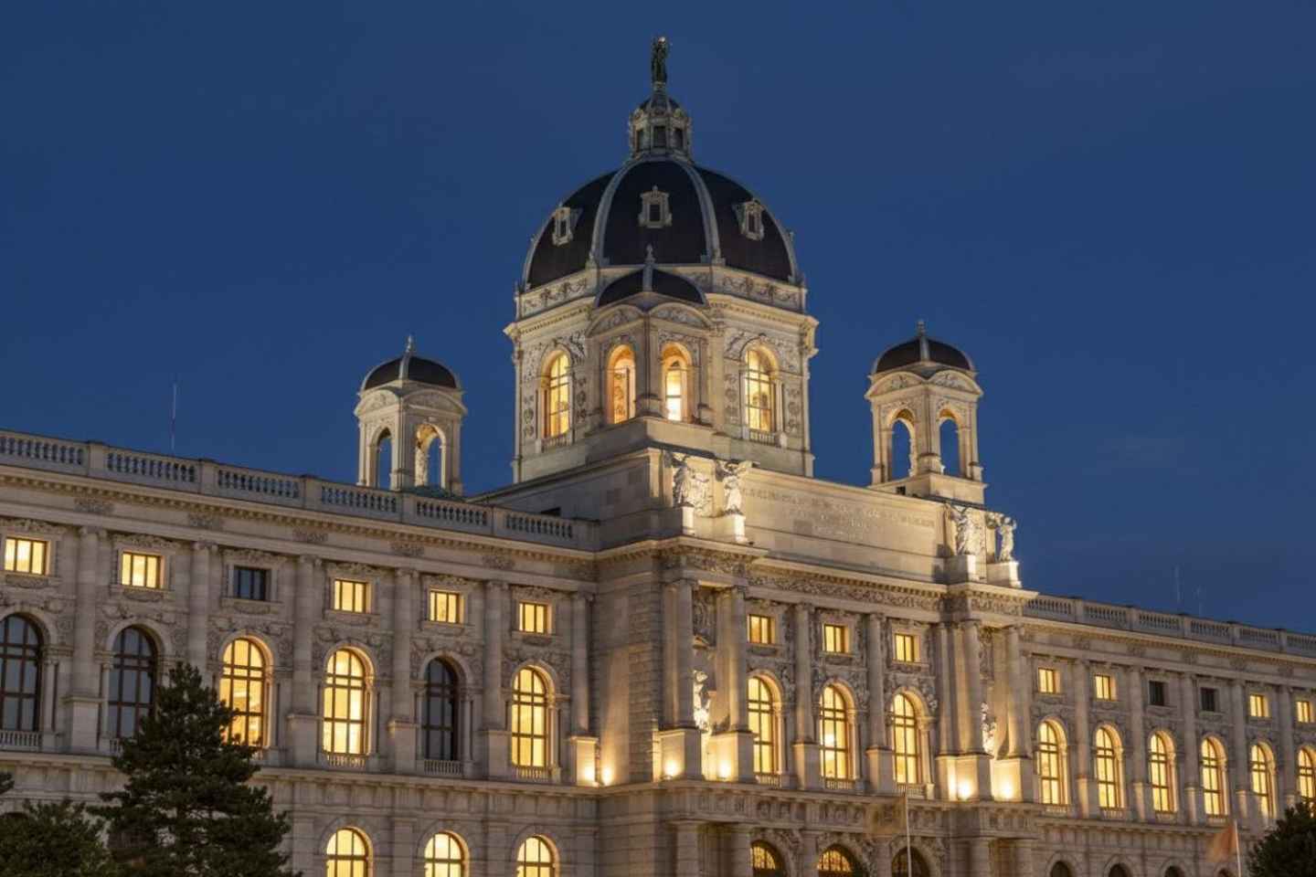 Вена: Ночной тур по городу с гидом на автобусе