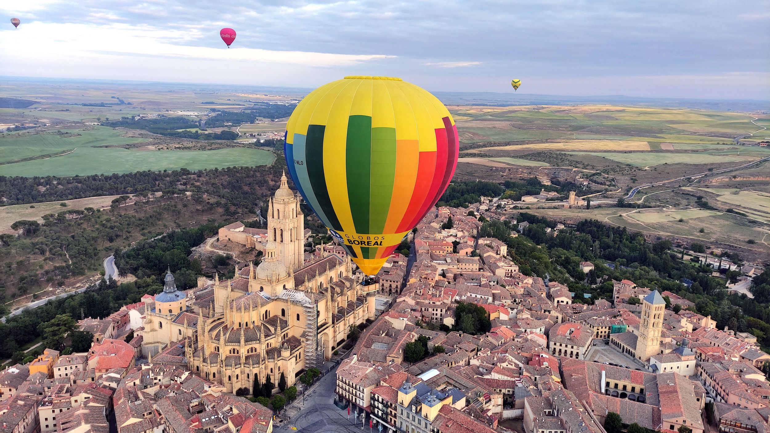 Ab Madrid: Heißluftballonfahrt in Segovia mit Abholung