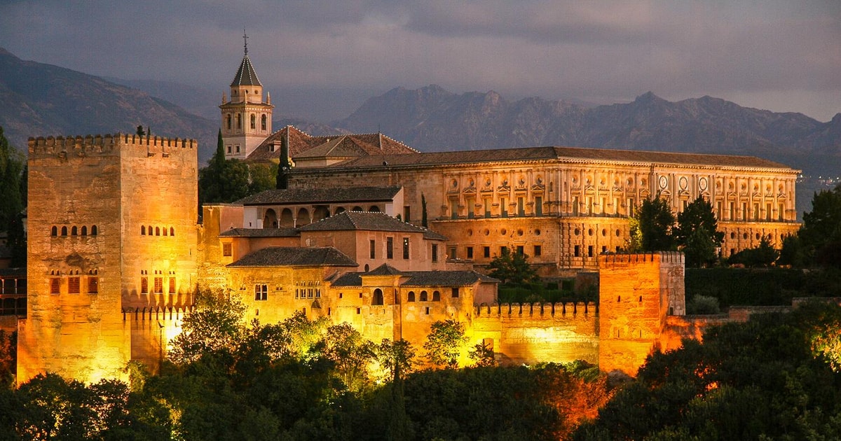 Alhambra Tour Mit Nasridenpal sten Am Abend Und Transfer GetYourGuide