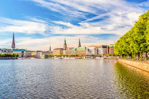 Hamburg: Alster Lake and Alternative Sights Bike Tour