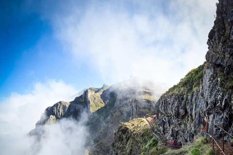 PR1/Pico do Arieiro tour with Premium transfer - round trip PR1/Pico do Arieiro tour transfer - round trip-Meeting point