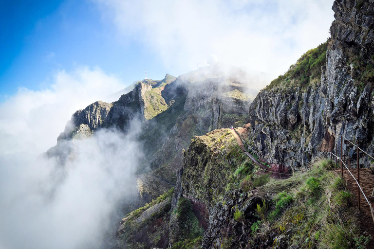 PR1/Pico do Arieiro tour with Premium transfer - round trip PR1/Pico do Arieiro tour transfer - round trip-Meeting point
